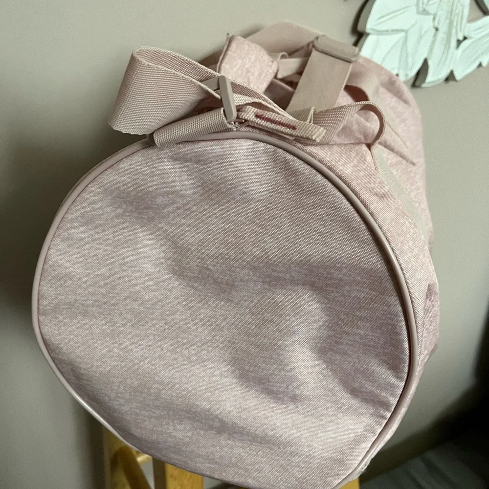 Pink Reebok Gym bag - Picture 3 of 5